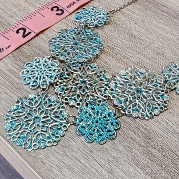 Jewelry - Beautiful Floral Statement Necklace